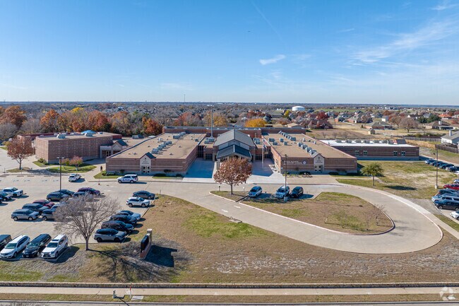 The student population of Nesmith Elementary is 673 students.