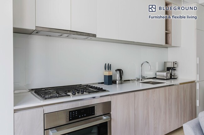 572 11th Ave unit FL8-ID1567, New York, NY 10036 - photo 4