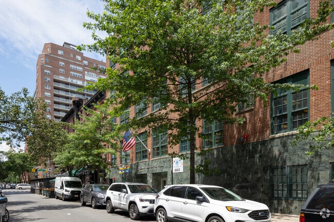 Eleanor Roosevelt High School: Where Lenox Hill's ambitious students thrive.