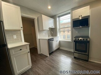 76 Franklin St Unit 13, Worcester, MA 01608