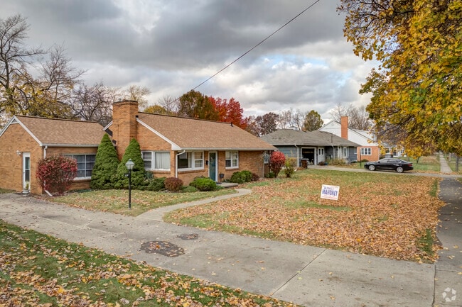 Cascades features 20th-century homes with styles like ranch and minimal traditional.