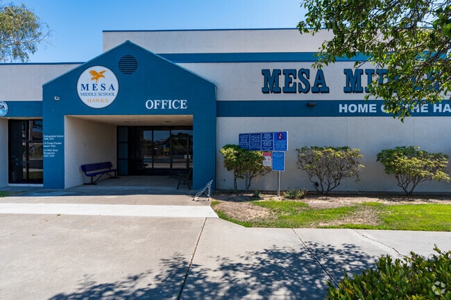 Mesa Middle School  has an 18 to 1 student-teacher ratio according to Niche.