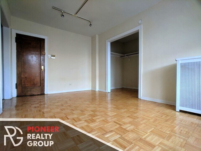 739 W Belmont Ave unit 416, Chicago, IL 60657 - photo 5