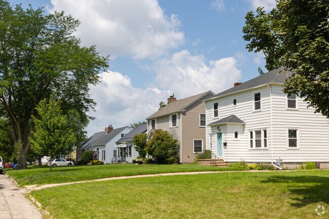 Find a variety of homes lining the streets of Kenwood Park.