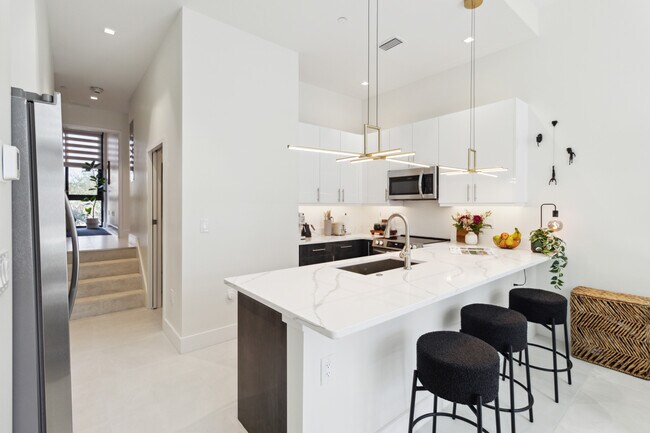 1558 4th St unit 208, Sarasota, FL 34236 - photo 5