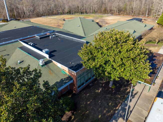 Queens Lake Middle School
Public Middle School
York Terrace, Williamsburg
