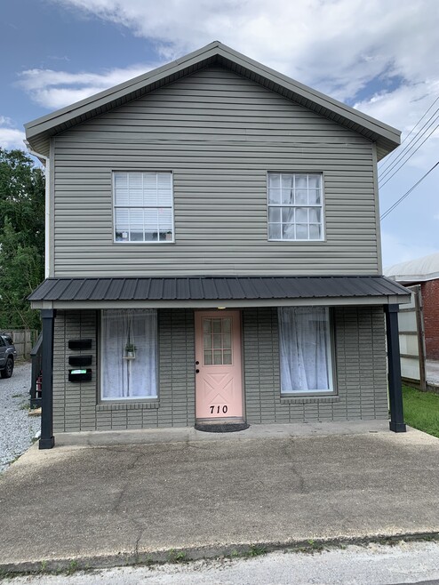 710 W Canal St unit B, Picayune, MS 39466 - photo 1