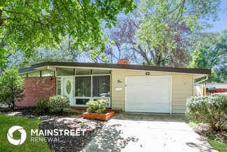 2 Bayberry Ln, Florissant, MO 63033