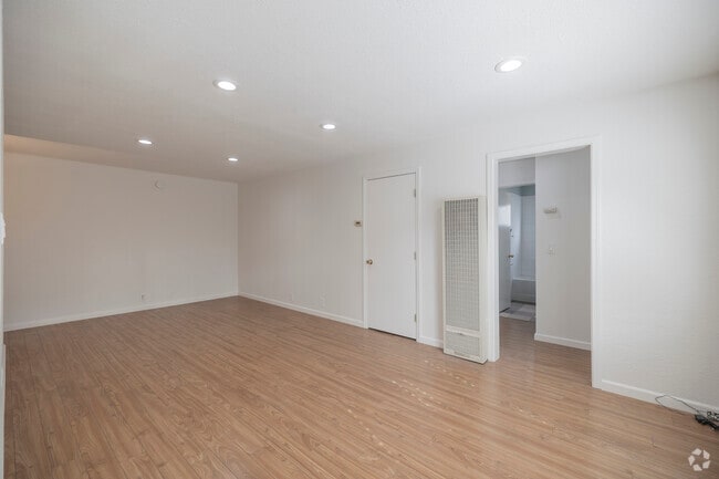2BR, 1BA - 800SF - Living Room