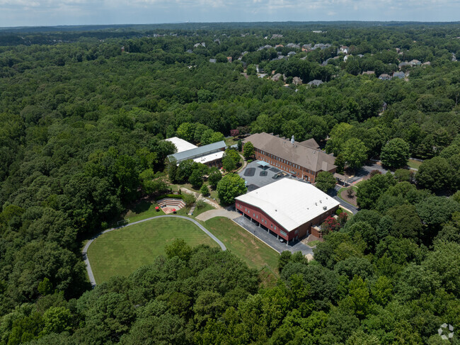 Woodward North Elementary School has a 7:1 student-teacher ratio.