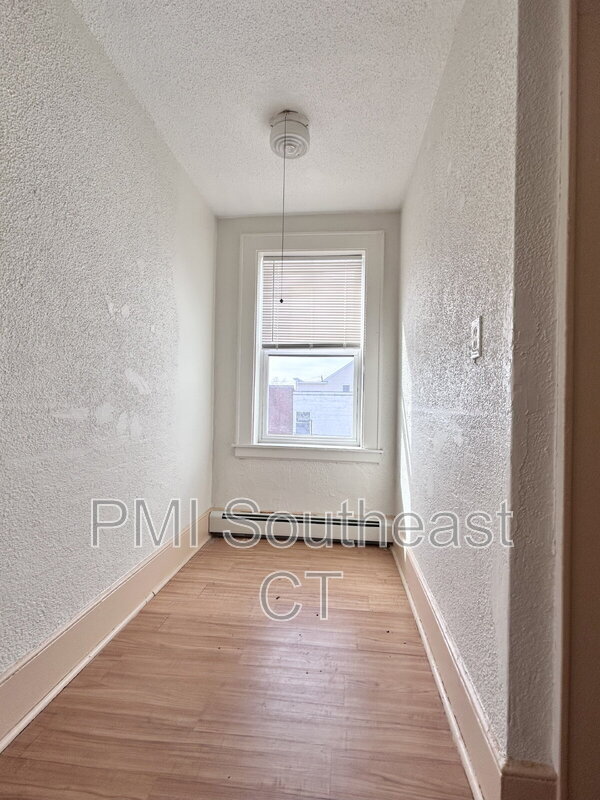 92 Truman St unit 8, New London, CT 06320 - photo 7