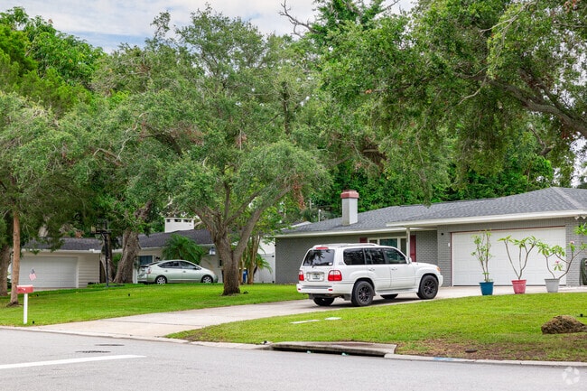 Homes in Del Oro Groves are surrounded by mature trees, including oaks and pines.