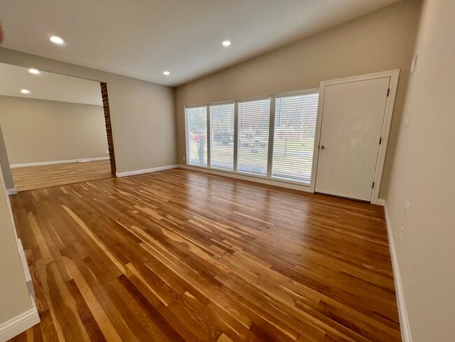 417 Wenneker Dr, Saint Louis, MO 63124 - photo 6