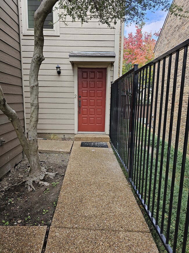 5616 Preston Oaks Rd unit 202B, Dallas, TX 75254 - photo 3