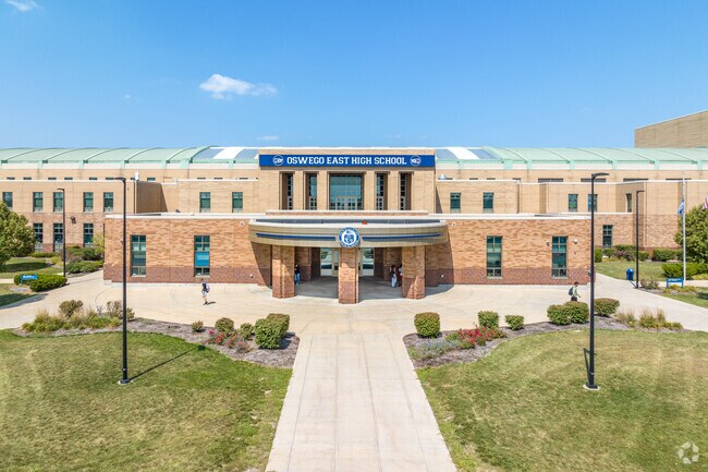 Oswego East High School is a highly rated public school located in Grande Park.