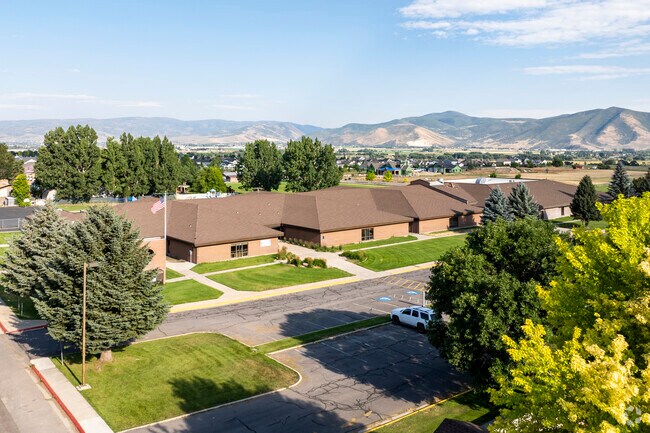 Midway Elementary School has a 22:1 student to teacher ratio.