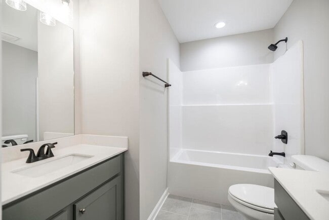 214 Meadows Ln 29.jpg