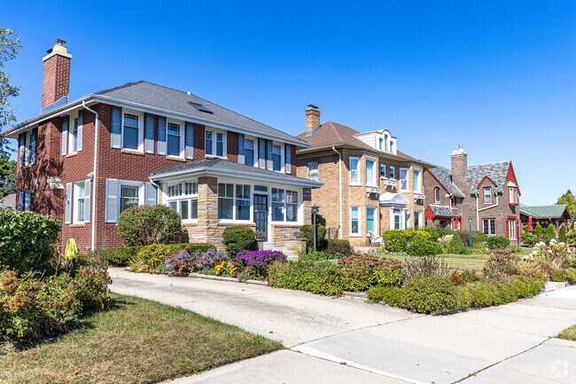 A gorgeous row of homes in Downtown Racine looks out over Lake Michigan.