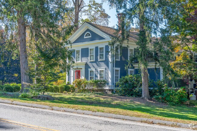 The average size of a home in East Haddam is 1800 square feet.