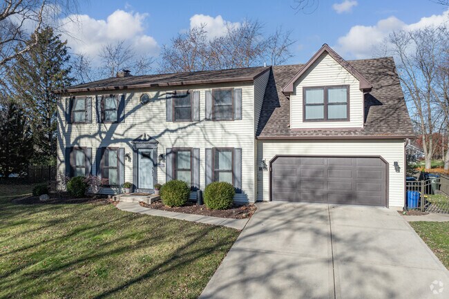 Homes in Naper Carriage Hill range in price from $460,000 to $675,000.