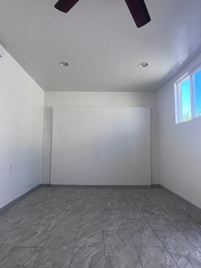 814 W 147th St unit Side, Gardena, CA 90247 - photo 4
