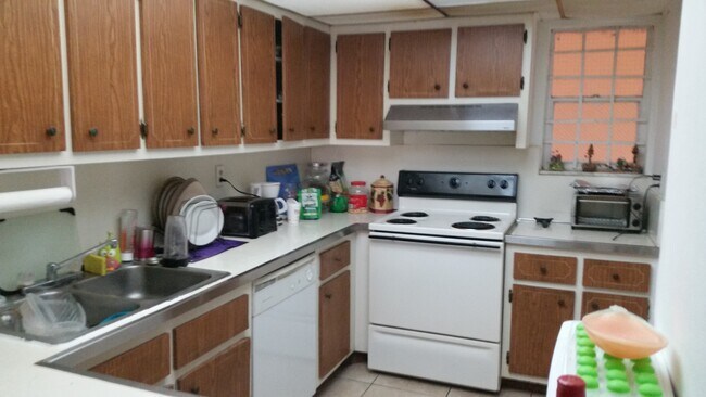 1990 W 56th St unit 1319, Hialeah, FL 33012 - photo 5