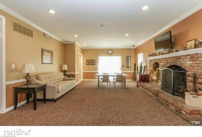 2107 Glouchester Dr, Cleveland, OH 44124 - photo 7