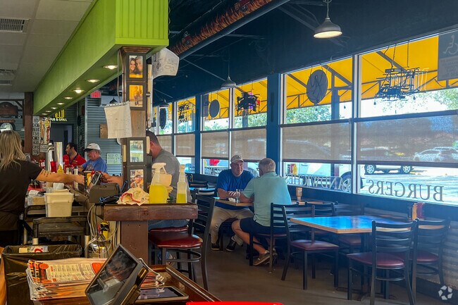Many Venice Farms residents enjoy heading to BrewBurgers for some lunch.