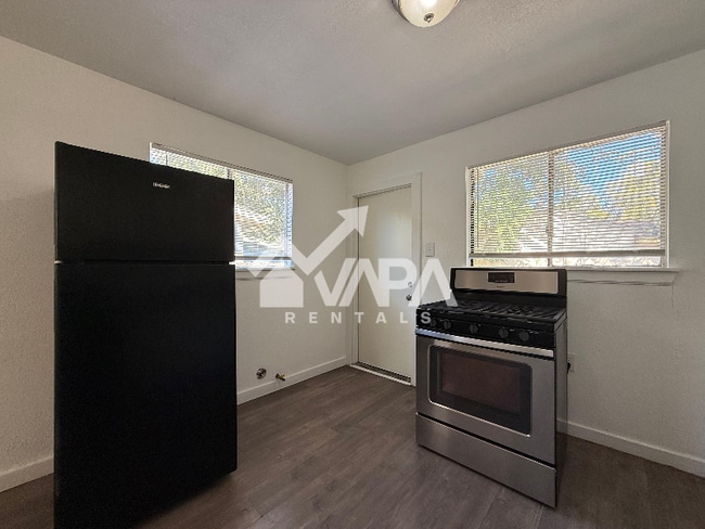 135 E Burcham Ave, San Antonio, TX 78214 - photo 4