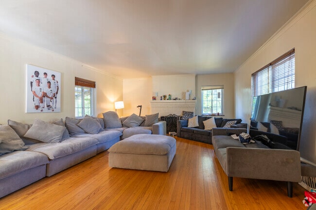 5BR, 2BA - 4,000SF - Living Room 1
