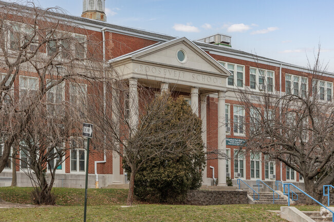 Roosevelt Elementary School in Ridgefield Park, NJ gets an overall rating of B- from Niche.