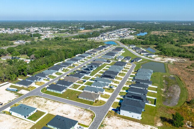 Bridgeport Lakes offers semi custom homes to meet the growth of the Mulberry community.