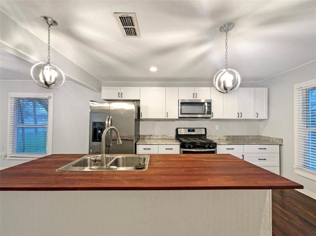 212 N 4th St, Sanger, TX 76266 - photo 2