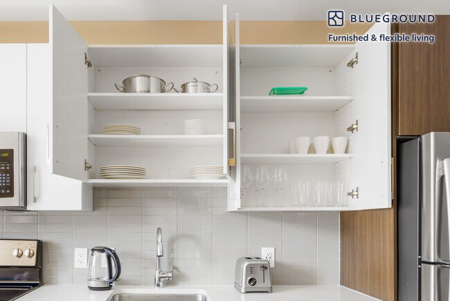 1 Nashua St unit FL16-ID702, Boston, MA 02114 - photo 6