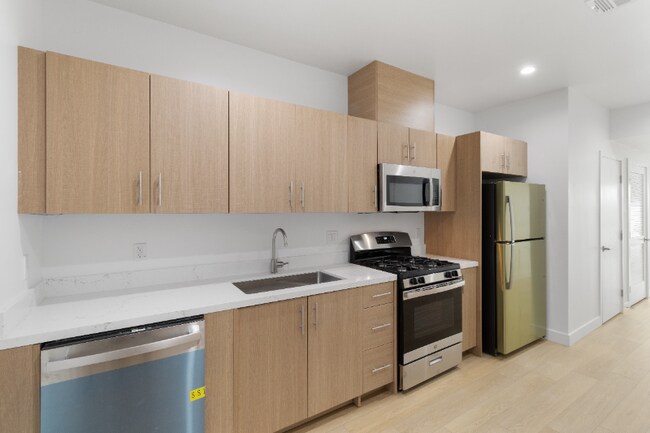 11814 Aviation Blvd unit 310, Inglewood, CA 90304 - photo 6