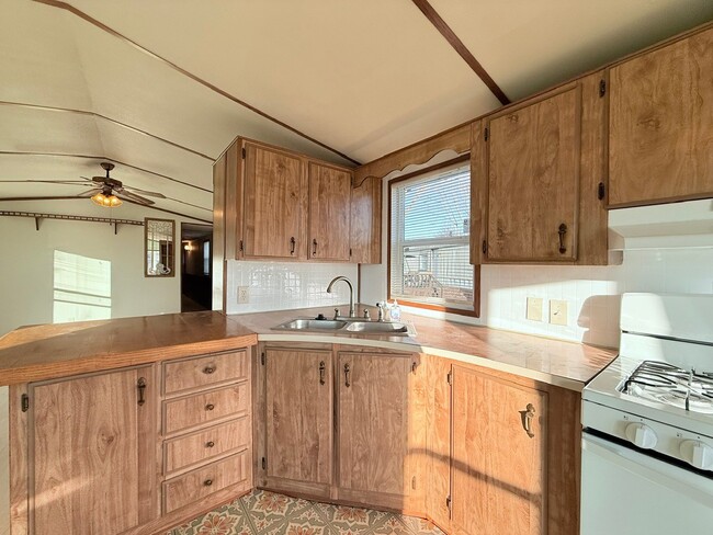 52335 Harrisburg Ln, New Baltimore, MI 48051 - photo 7