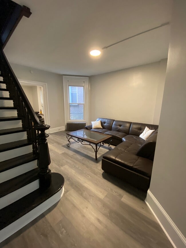 469 Montclair Ave unit 469 Montclair Avenue, Bethlehem, PA 18015 - photo 2