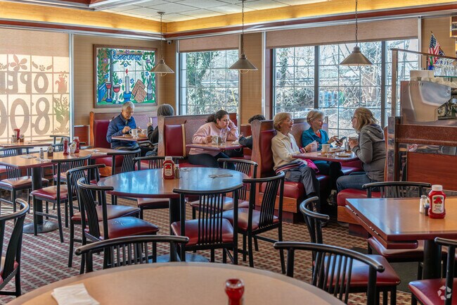 The Croton Colonial Restaurant Diner, about 10 minutes from Valeria, is known for its pancakes and burgers.