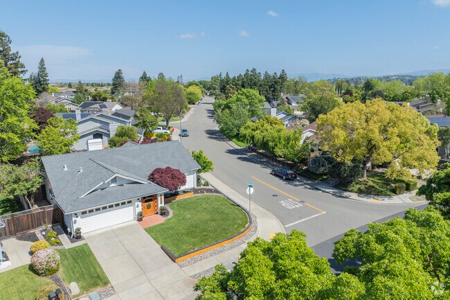Asco - Radum is full of beautiful tree-lined streets filled with modern homes.