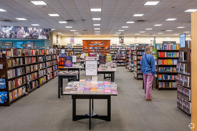 Harker Heights' shopping scene includes well-known chain retailers and eateries.