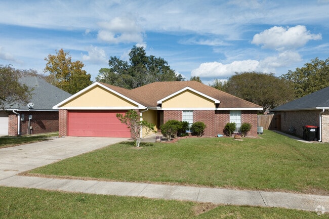 As with most of Lafayette, Ranch-style homes are one of the favorite styles in Kaliste Saloom.