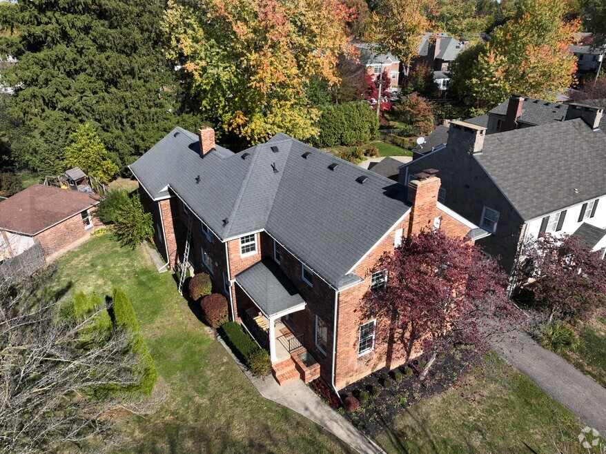 276 Lewiston Rd, Grosse Pointe Farms, MI 48236 - photo 2