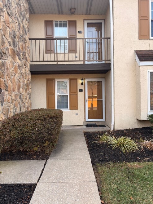 313 Valley Stream Ln, Chesterbrook, PA 19087 - photo 1