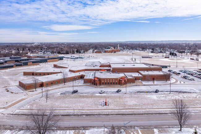 West De Pere Middle School serves grades 7-8th.