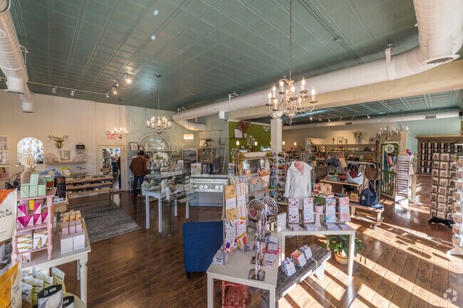 Pepperberries is a fabulous gift and fashion accessory destination in downtown Culpeper.