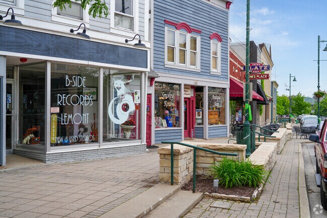 Shopping and dining is abundant in the historic downtown of Northeast Lemont.