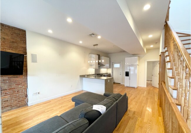 98 L St unit 1, Boston, MA 02127 - photo 4