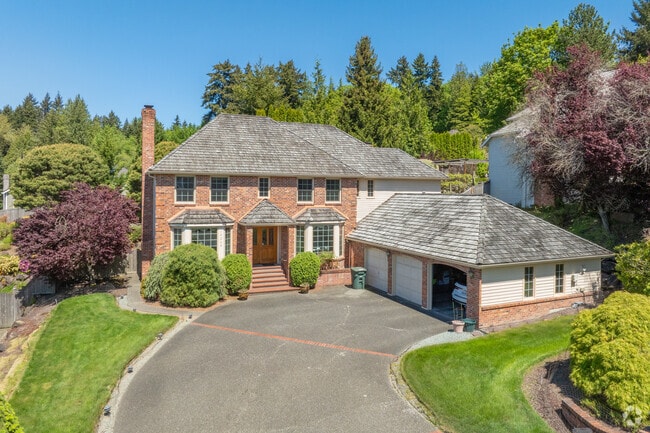 Homes in Bridle Trails are stunning and large.