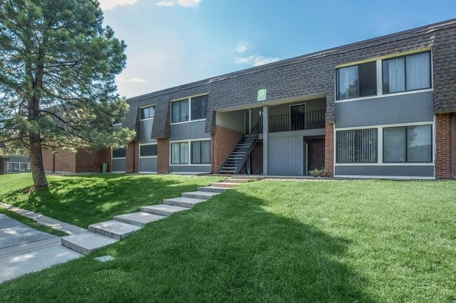 Meadows at Town Center - Newly renovated in 2023 with in-unit washer/dryer!, Thornton, CO 80229 - photo 4