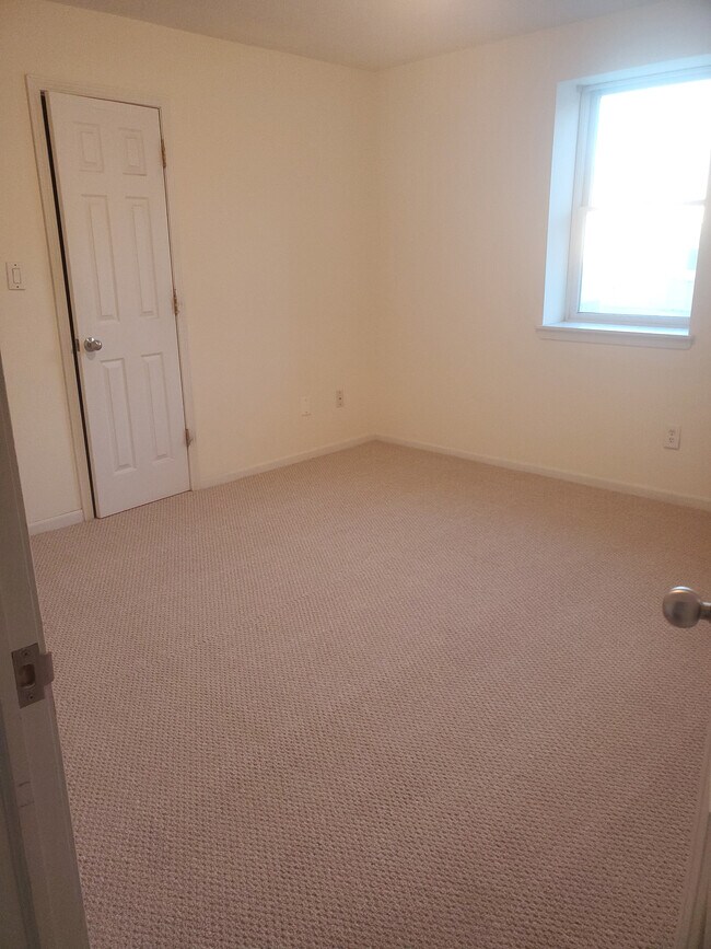 1-3, 2-4 Main St & 4th Ave, Bay Shore, NY 11706 - photo 3